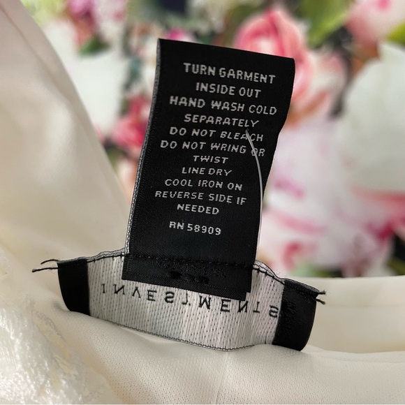 Investments Ivory Lace Plus Top Size 2X - Picture 6 of 7